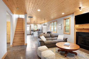 Smart TV, fireplace