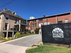Exterior - The Stone House at Black Dog Salvage (Roanoke)