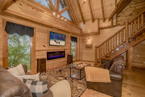 Private Pool Indoor - Theater & Game Rooms - Hot Tub Sleeps 30 - 8 bedrooms