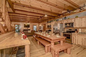 Refrigerador con congelador, microondas, horno y parrilla de estufa 