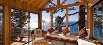 Peaceful Lakefront Home with Gorgeous Lakeviews and Hottub