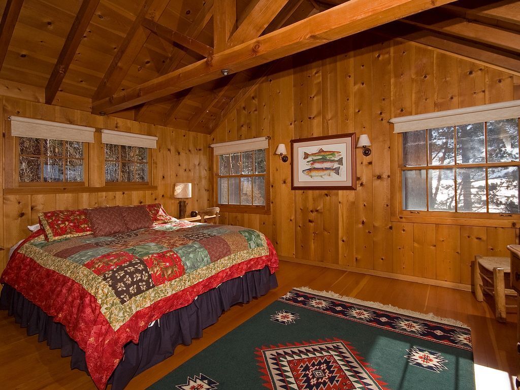 Peaceful Lakefront Home with Gorgeous Lakeviews and Hottub,