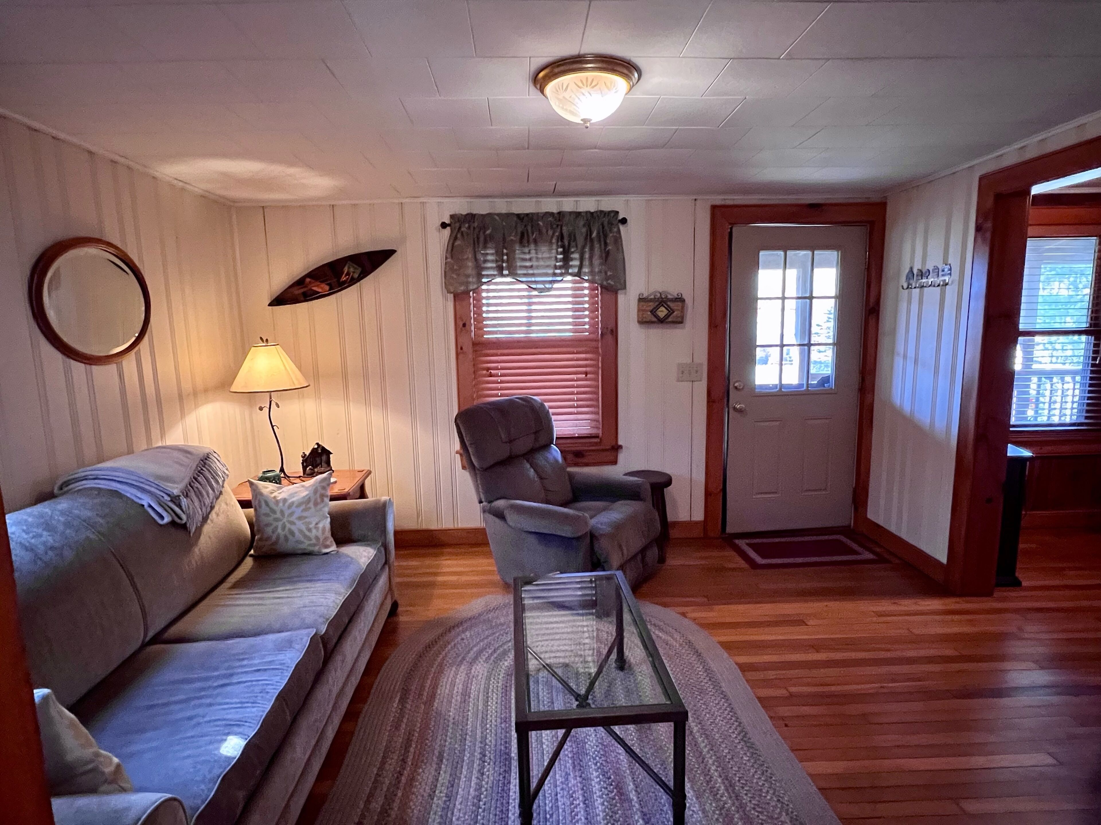 Cozy quaint Cabin nestled by creek and Pond, Great Location to Boone & BR