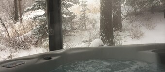 Whitefish Mountain Resort, Ski In Ski Out Condo, 3 bäddar 2 badrum, privat badtunna!
