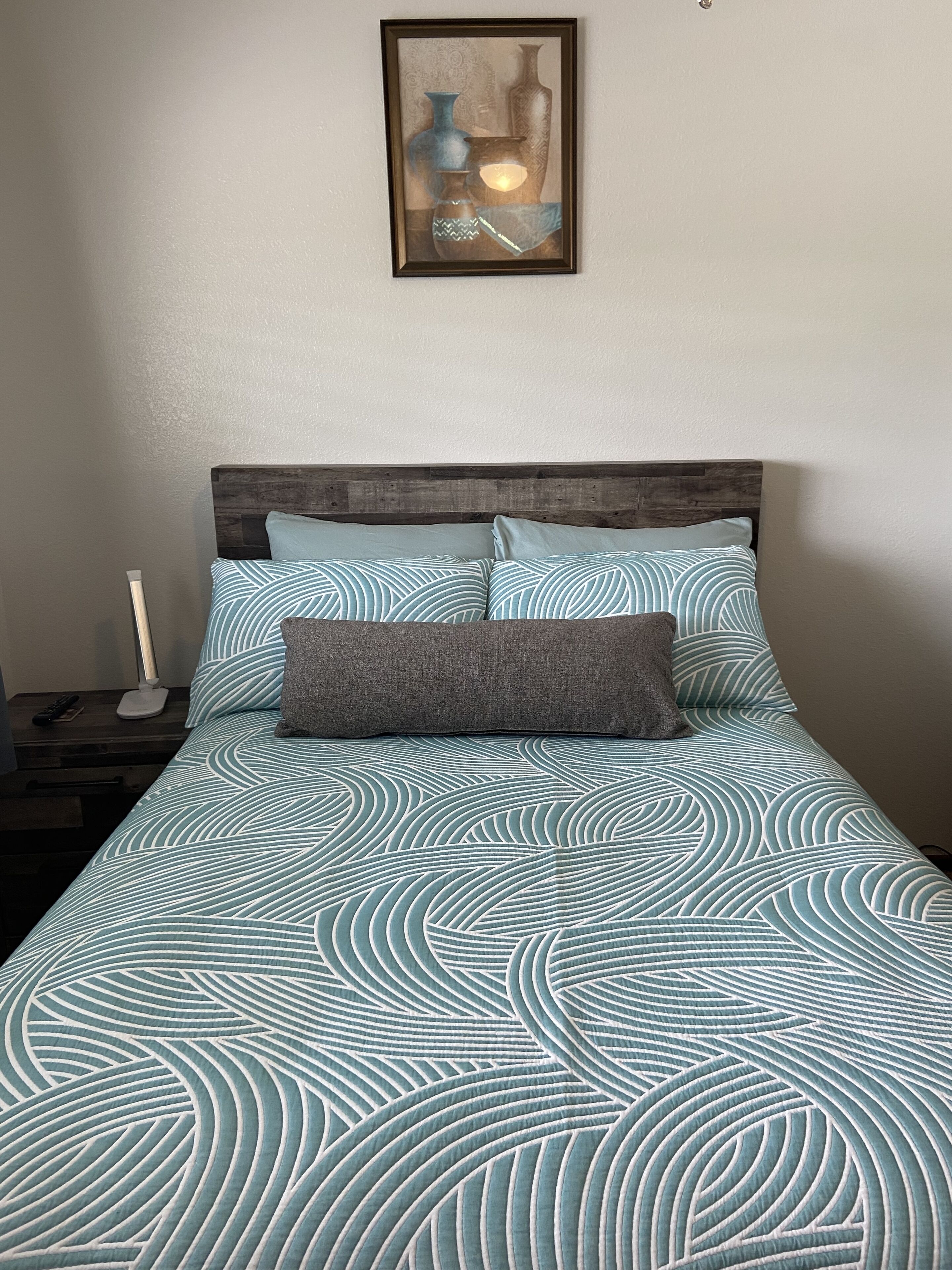 3 bedrooms, desk, iron/ironing board, travel crib