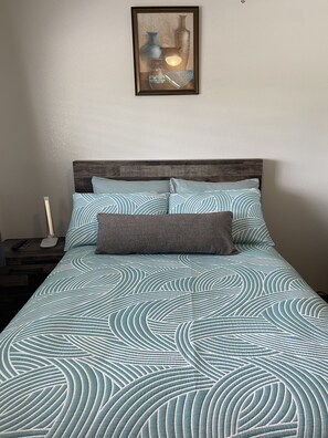3 bedrooms, desk, iron/ironing board, travel crib