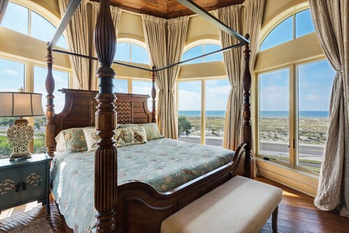 Luxury Beach Home, Gated, Beach Front, Pool, Granite, Bay pier, Bikes