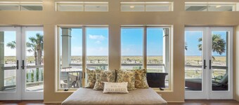 Casa de playa de lujo, pisos de teca, granito, a pasos de la playa, piscina, muelle de la bahía, cerrada