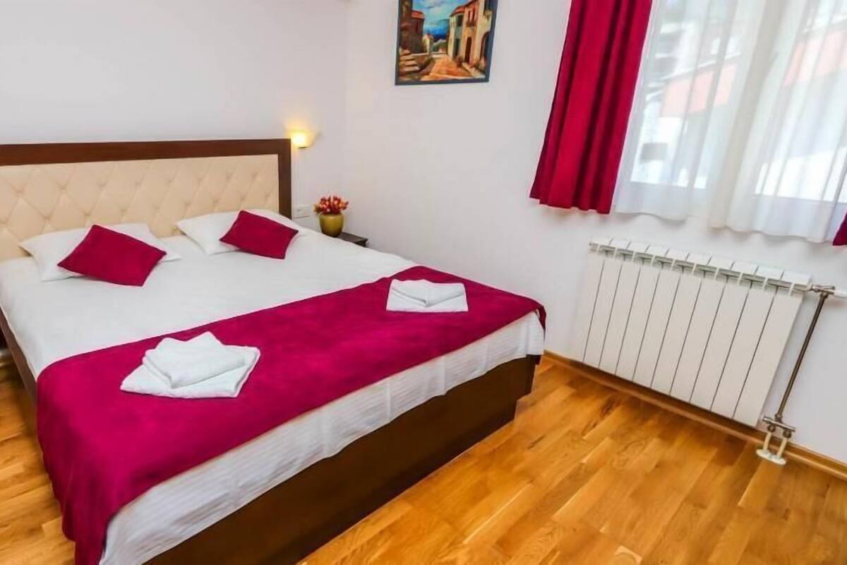 1 bedroom, in-room safe, desk, soundproofing