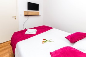 1 bedroom, in-room safe, desk, soundproofing