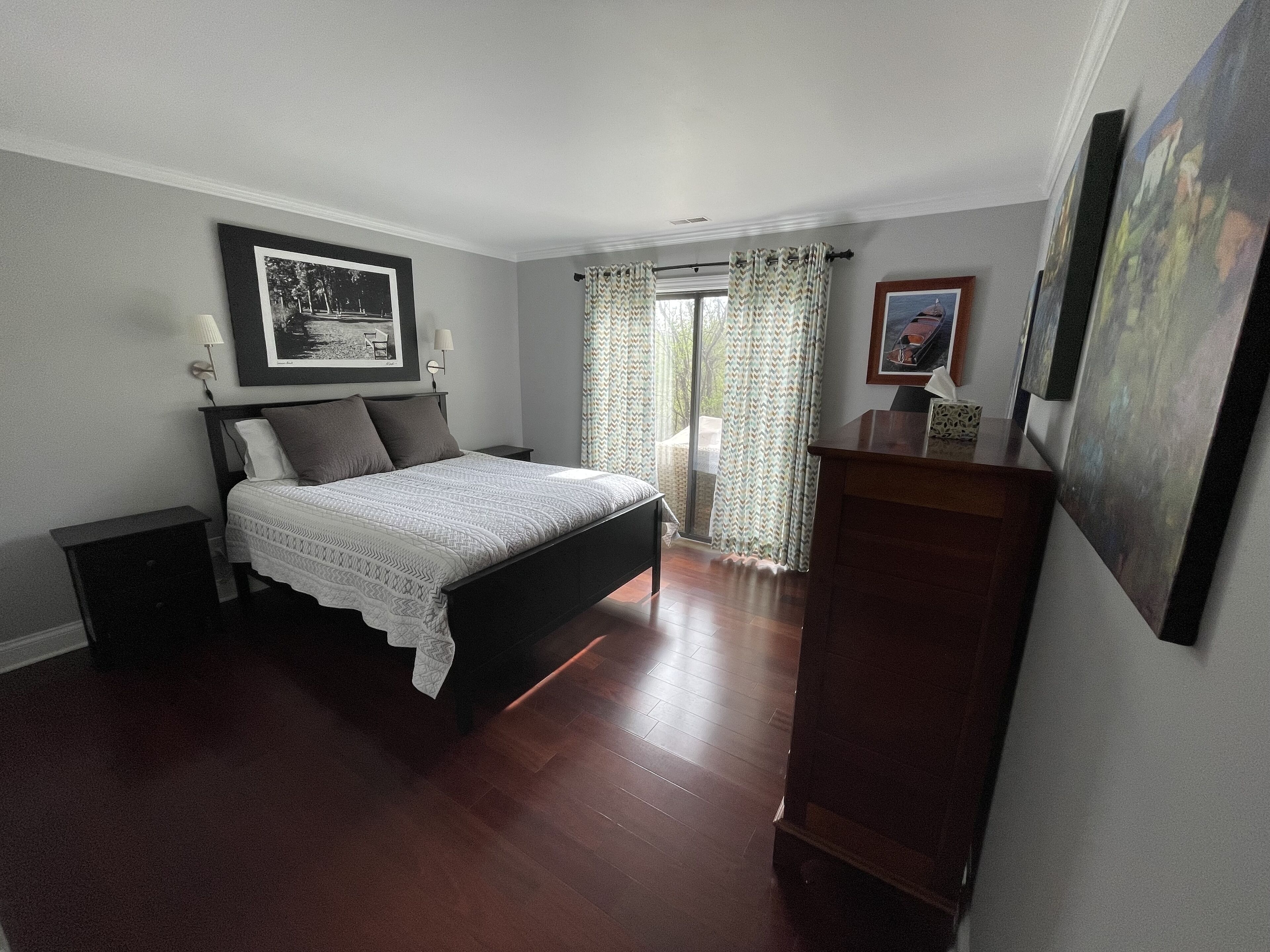 2 makuuhuonetta, silitysrauta/-lauta, ilmainen Wi-Fi, vuodevaatteet