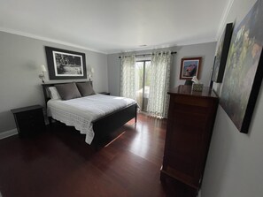 2 slaapkamers, een strijkplank/strijkijzer, gratis wifi, beddengoed