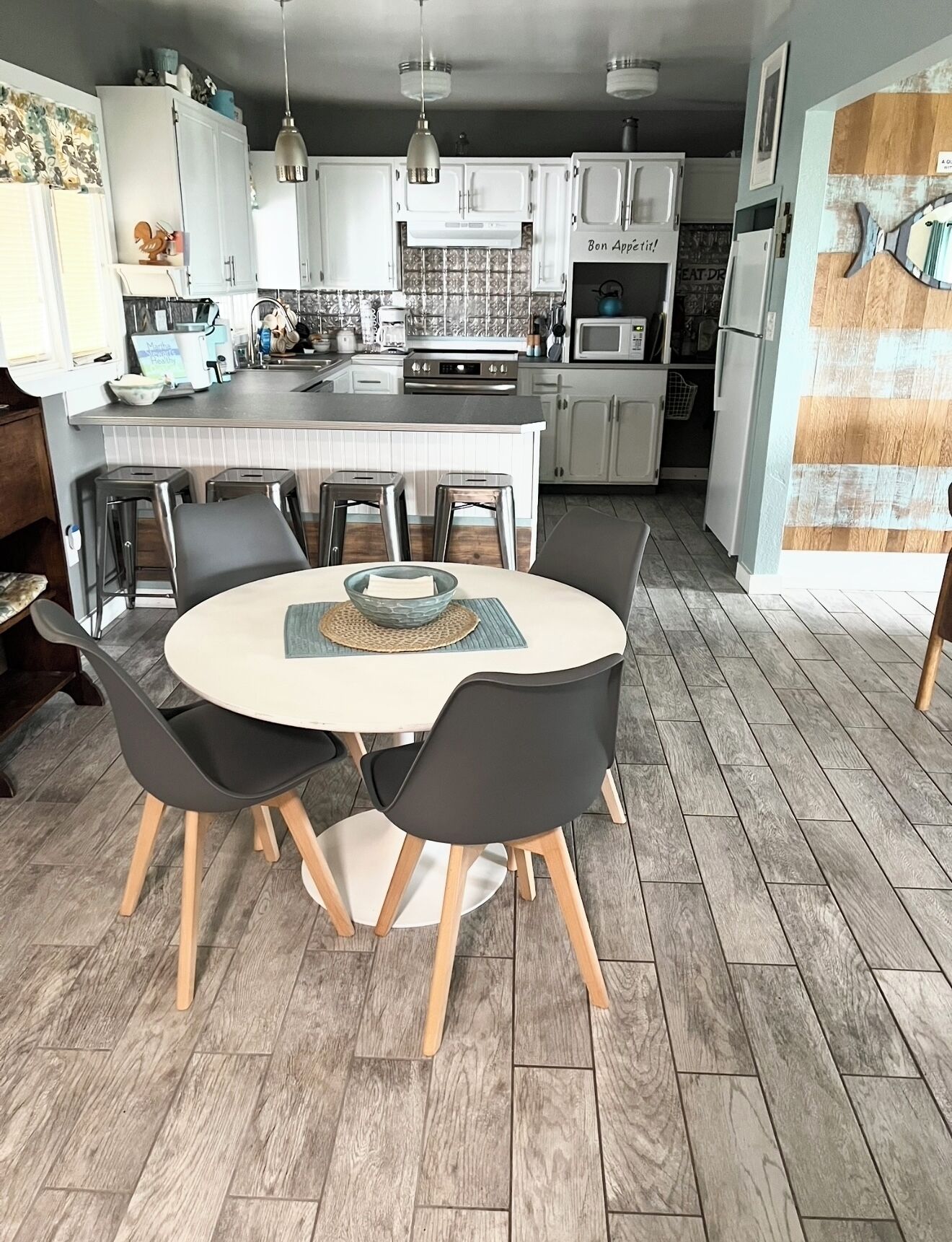 Kitchen/Dining Area