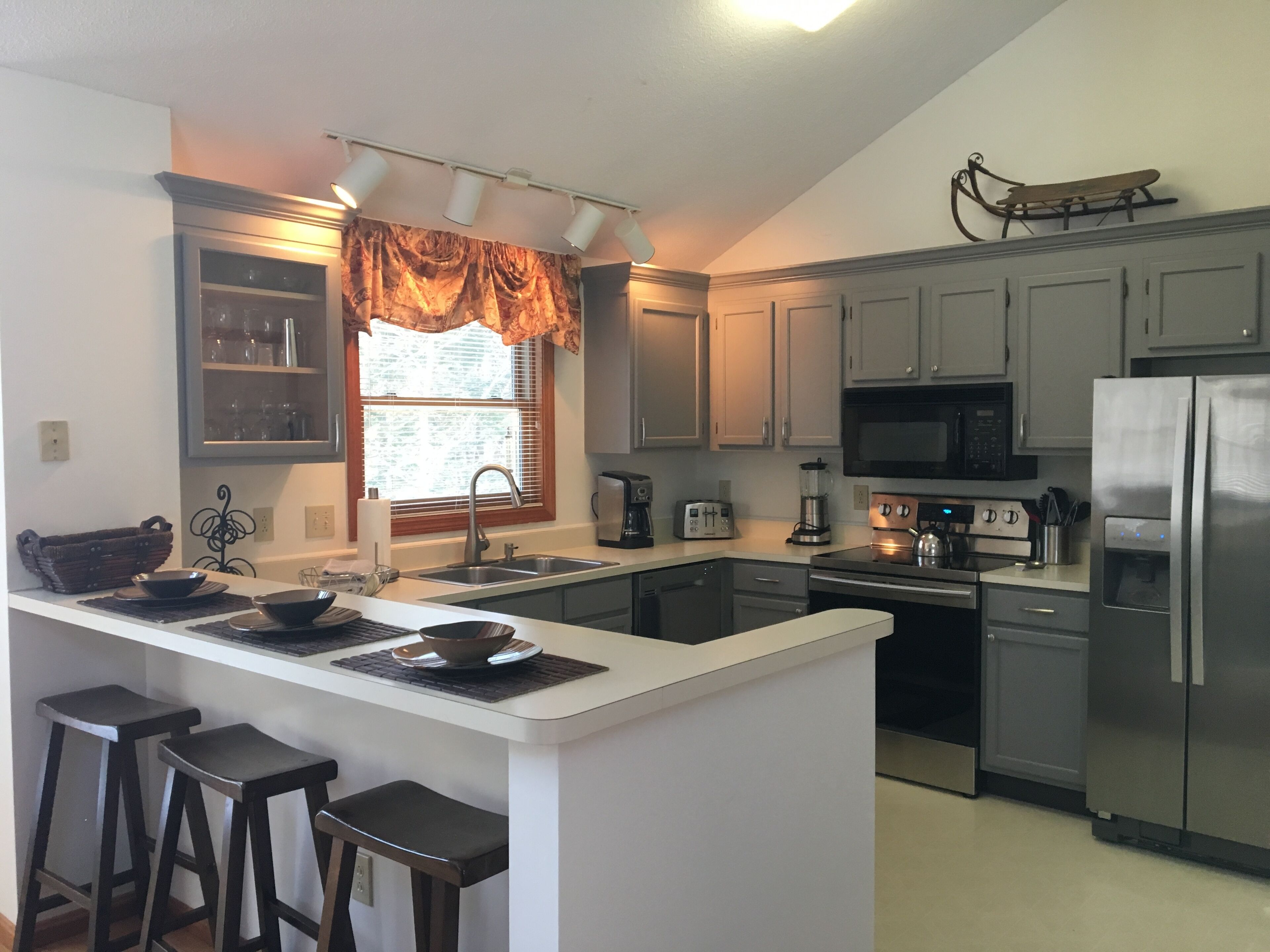 Welcome To The Great Life At Forest Ridge Beautiful 4+ Bdrm, 3.5 Bath