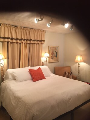 2 bedrooms, desk, iron/ironing board, WiFi
