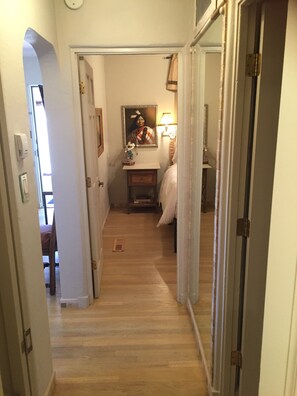 2 bedrooms, desk, iron/ironing board, WiFi