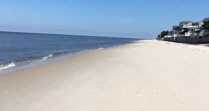 Mountain House at the Beach! Dog Friendly, Short Walk to the Beach.