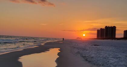 Single-Family Home Downtown Pensacola Cottage 3-Bedroom with Fenced-In back yard