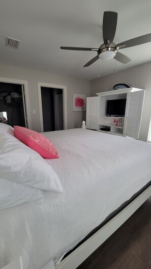 3 bedrooms, iron/ironing board, free WiFi, bed sheets