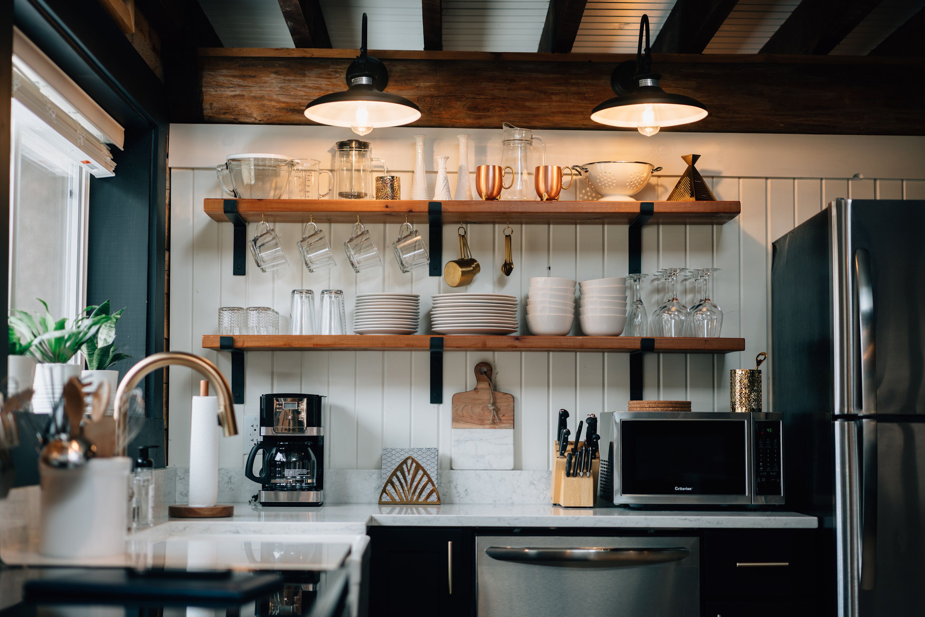 Secluded Rustic + Modern Log Cabin with hot tub by Stream,  luxury getaway