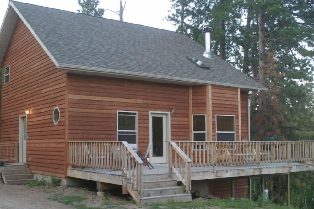 Private Lot! 4BR/3BA Sleeps 12, Near Terry Peak/Deadwood/ATV&Snowmobile Trails!!