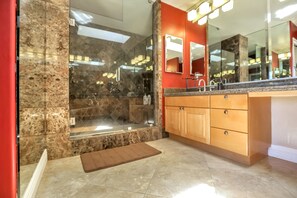 Hair dryer, towels, soap, shampoo - Highest reviewed property in the area - best view of  your life! (Lake Mathews)