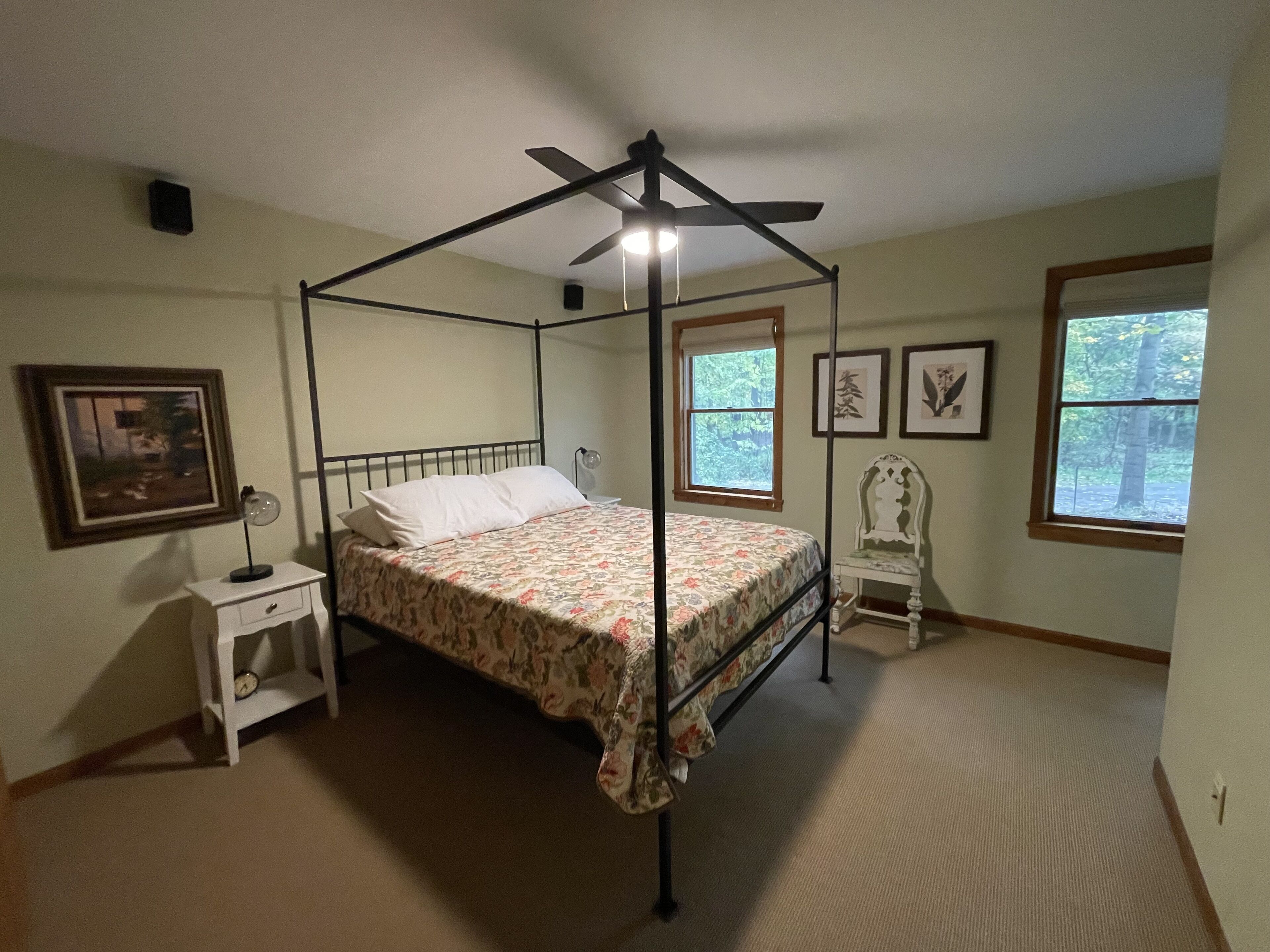 Private Lake MI Beach,  Hot Tub, Privacy and Woods, Clean and Comfortable 