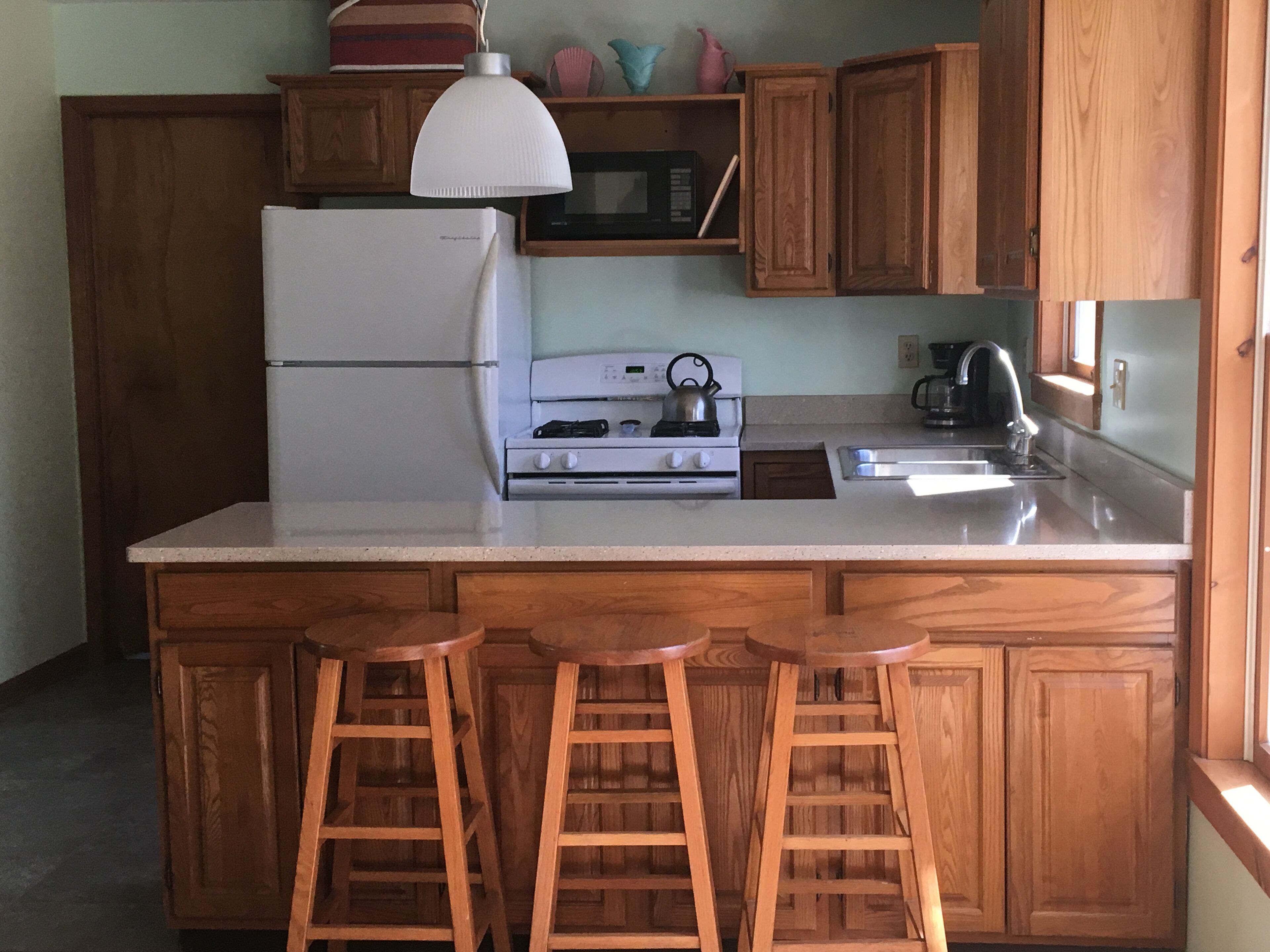 Private Lake MI Beach,  Hot Tub, Privacy and Woods, Clean and Comfortable 