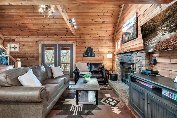 スマートテレビ、暖炉、テレビゲーム、DVD プレーヤー