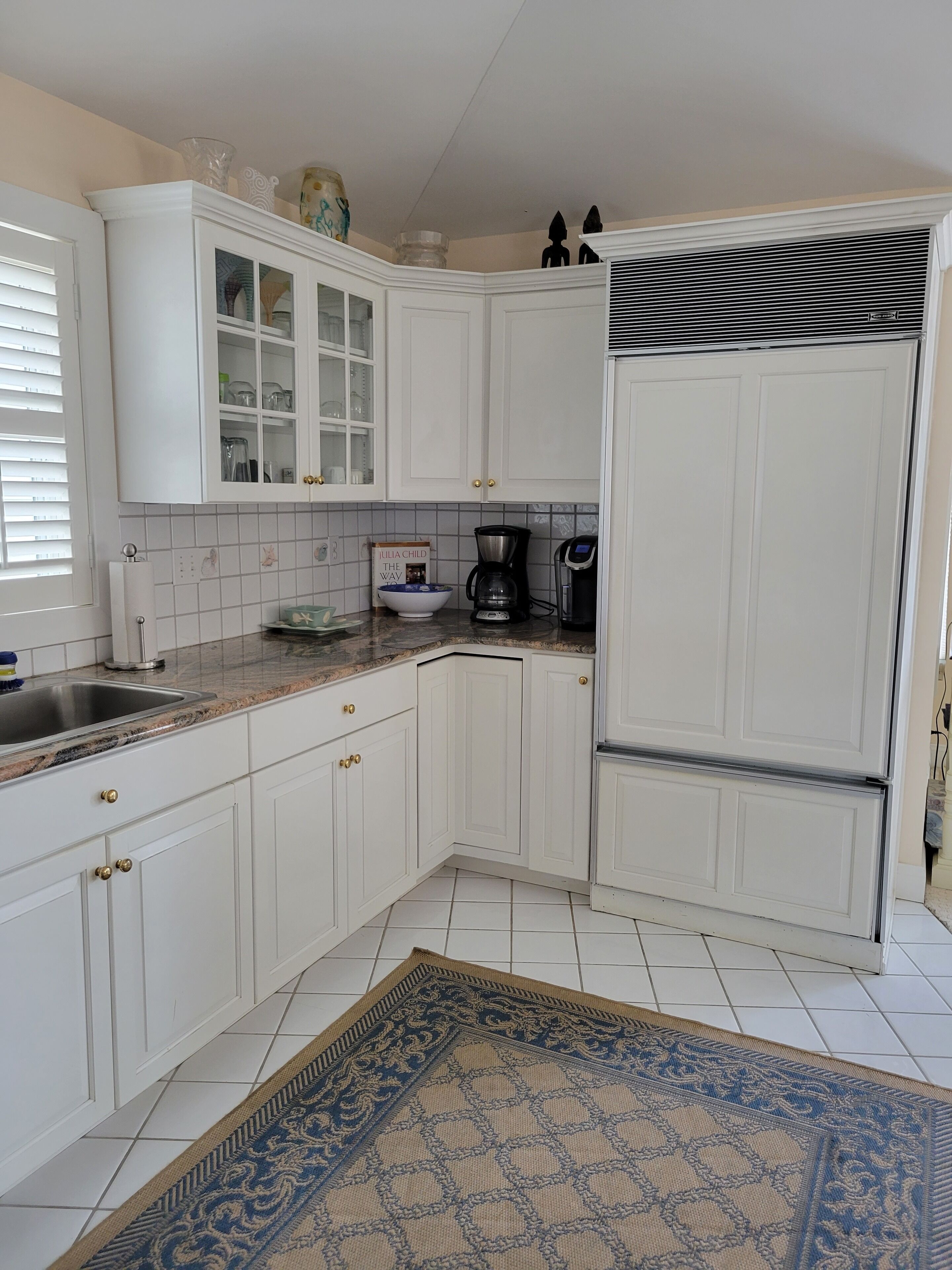 Great Summer Getaway!  Steps to Beach, Ocean views and large wraparound deck