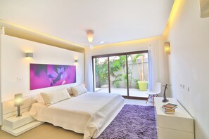 3 bedrooms, in-room safe, iron/ironing board, free WiFi