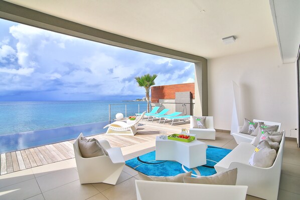 Terrace/patio - Anchor House - Direct Oceanfront - Luxury & Modern Style (Cupecoy)