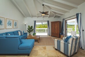 TV connectée, lecteur de DVD, livres, vidéothèque