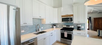 HGTV & People Magazine featured Villa! Large Pool & Best Ocean View on Isle!