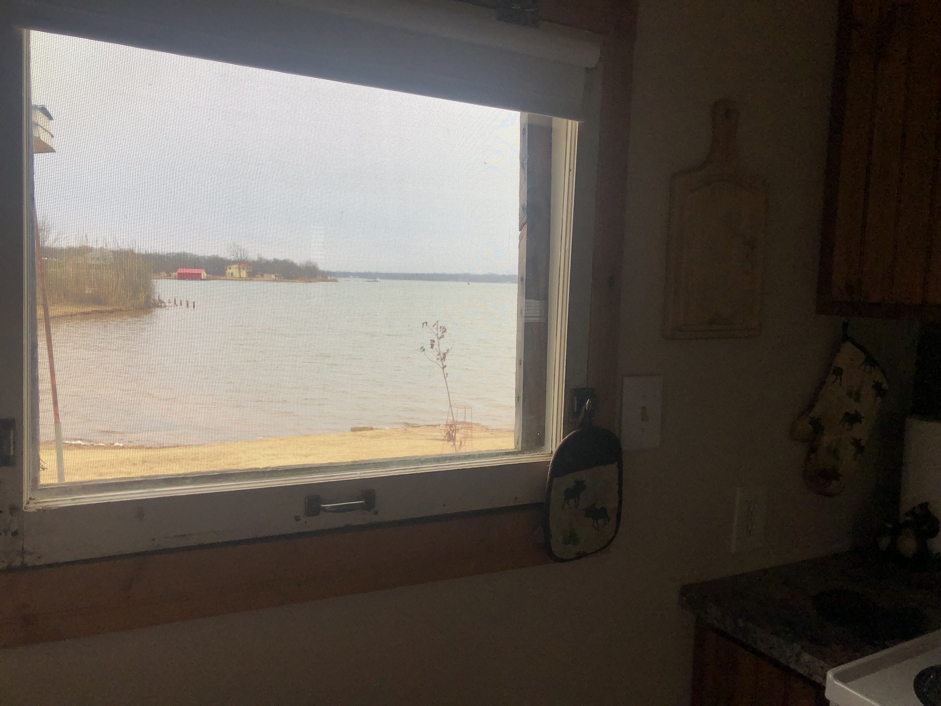 Windy Point Lakefront Cabin