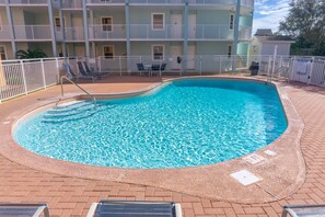 Utendørsbasseng og et oppvarmet basseng