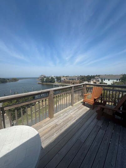 2 Bedroom Condo-  Waterfront! 2023 Renovation 2 Kayaks Included, Pool and Tennis