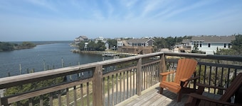 2 Bedroom Condo- Waterfront! 2023 Renovation 2 Kayaks Included, Pool and Tennis
