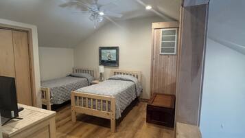 2 bedrooms, WiFi (free), bed sheets