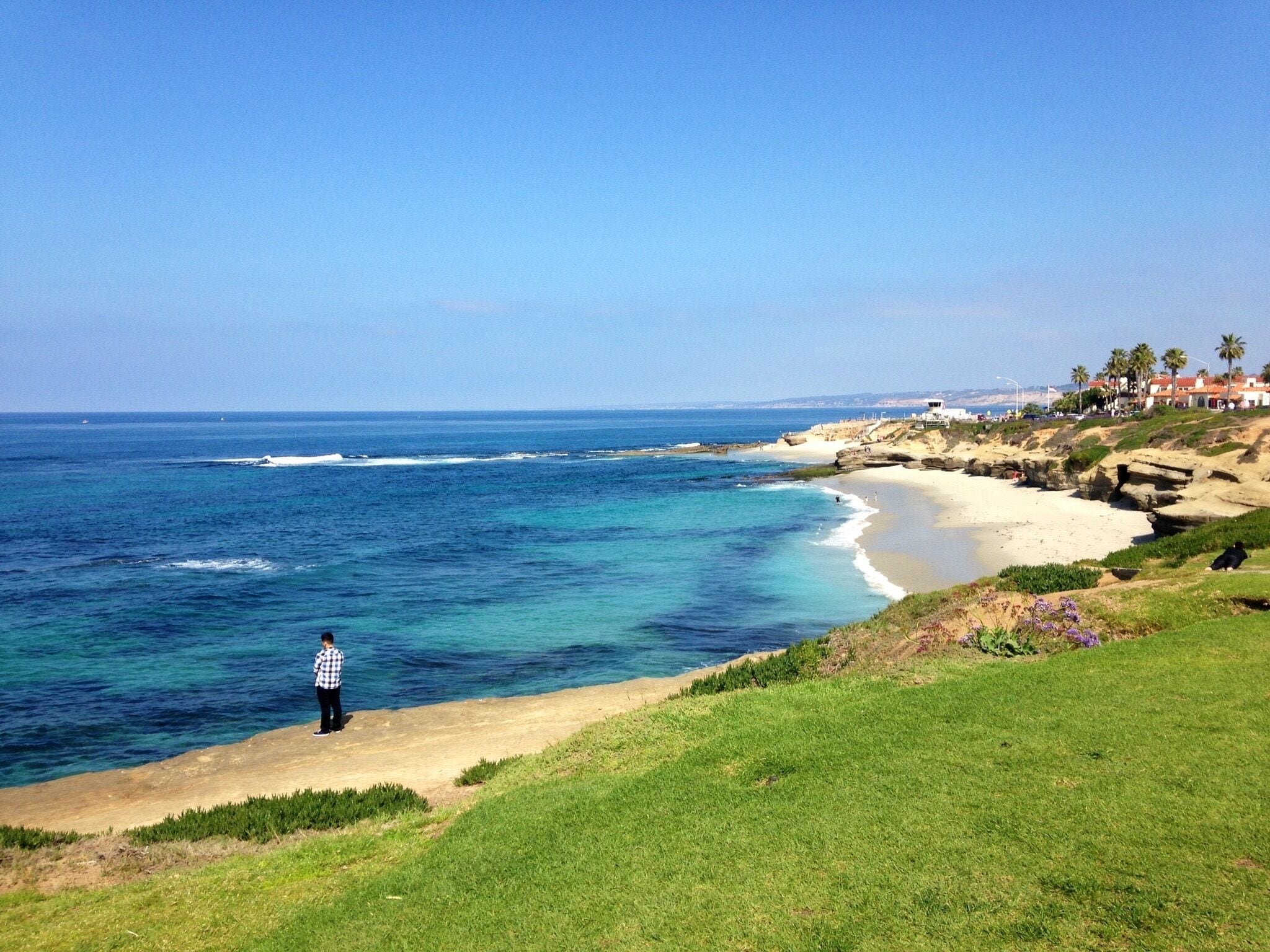 Walk along the coastline, three blocks from the cottage