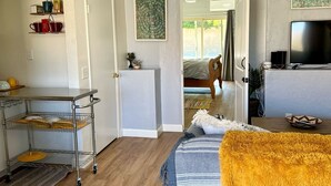 1 Schlafzimmer, Schreibtisch, WLAN, Bettwäsche