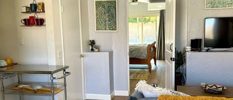 1 bedroom, desk, WiFi, bed sheets