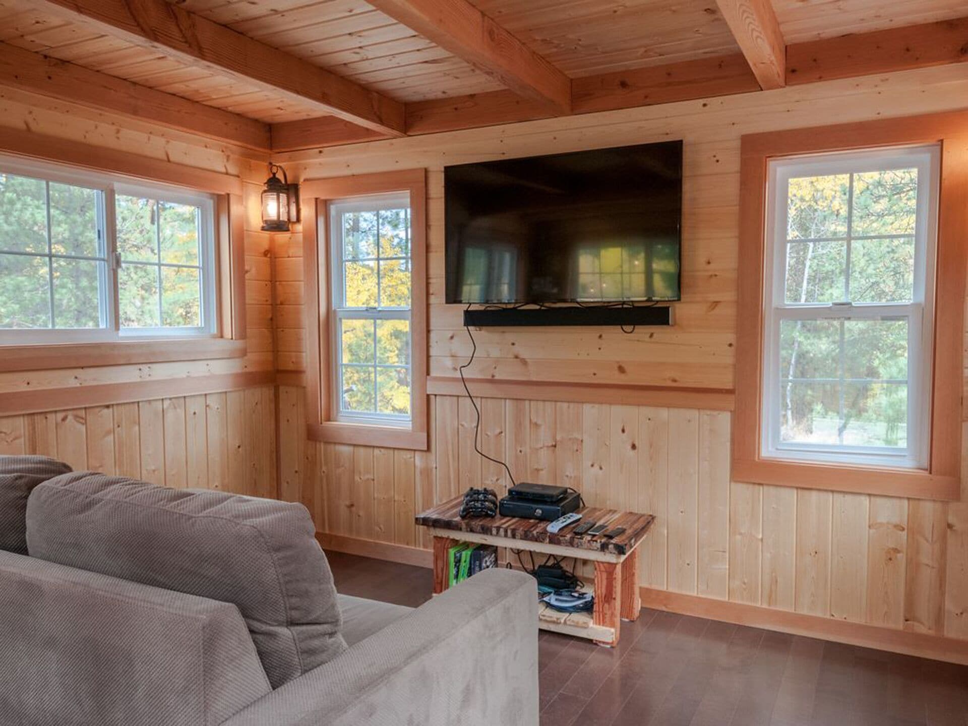 Cottage & Treehouse on 20 acre Yakima Riverfront property