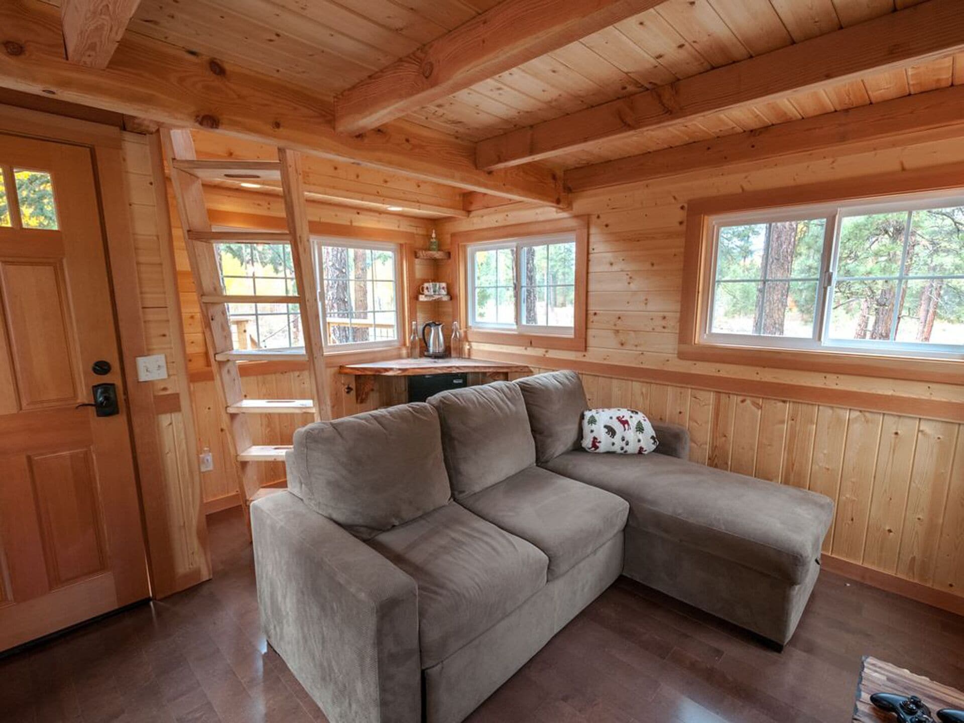 Cottage & Treehouse on 20 acre Yakima Riverfront property