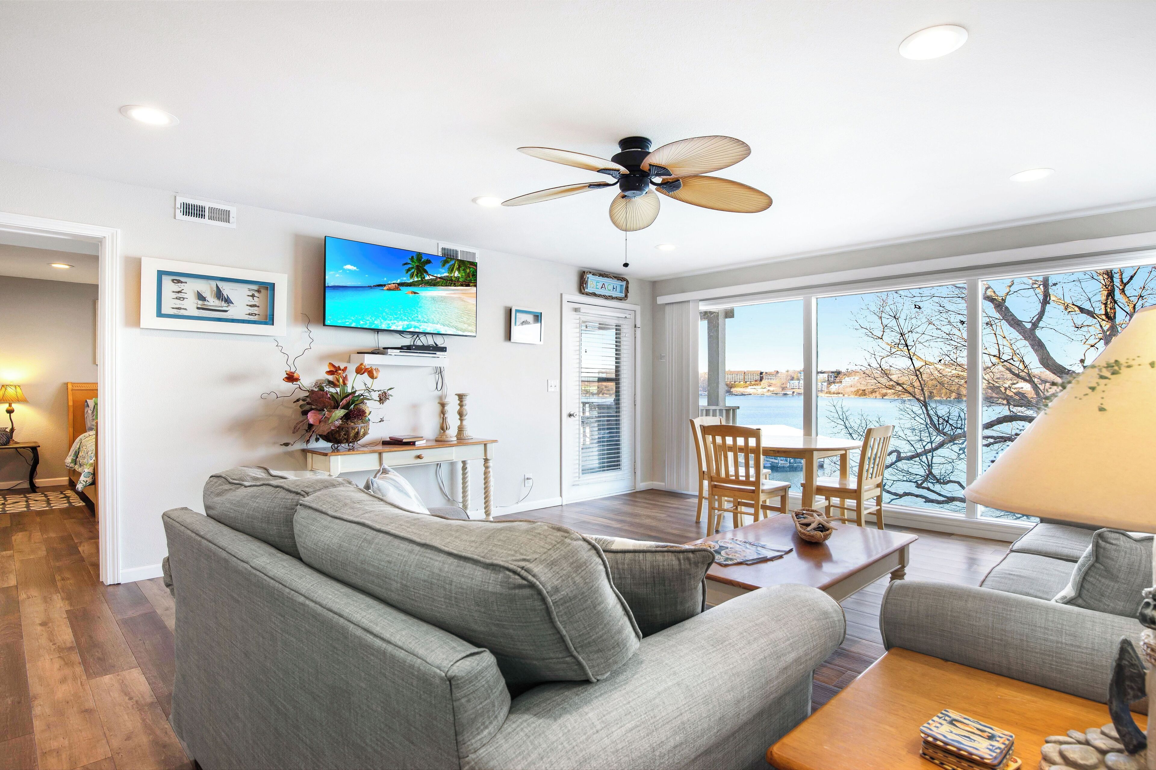 Bring Swimsuits!  Free10x30 Boatslip! Beautiful Lake Of The Ozarks - Osage Beach, MO