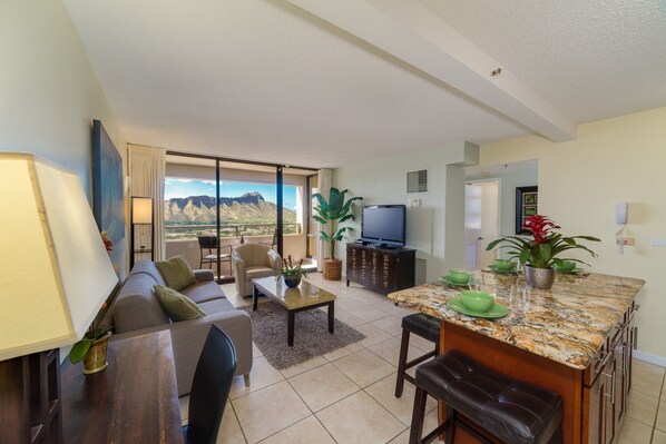 Interior - Amazing views of Diamond Head, Waikiki Beach, and the Pacific Ocean! (Honolulu)