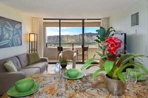Smart TV, DVD player - Amazing views of Diamond Head, Waikiki Beach, and the Pacific Ocean! (Honolulu)