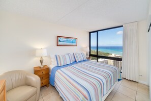 2 bedrooms, desk, iron/ironing board, free WiFi - Amazing views of Diamond Head, Waikiki Beach, and the Pacific Ocean! (Honolulu)