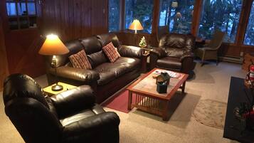 Smart TV, fireplace, DVD player, books