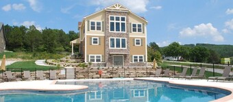 Pool/Clubhouse/Table Rock Lake Access/Public Launch
